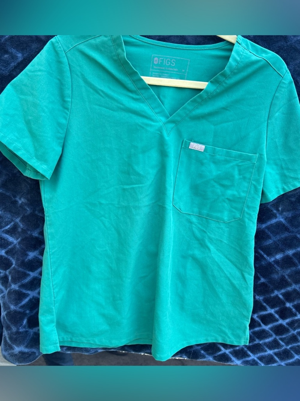 Figs scrub top